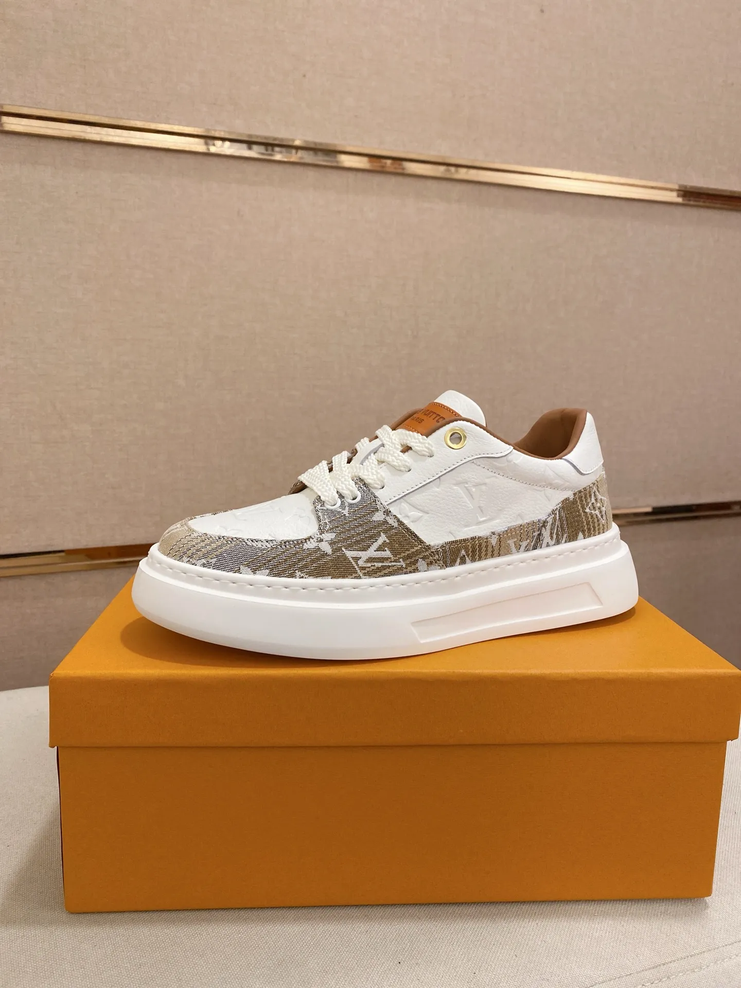 Factory price: 480💰🎉🎉LV~Louis Vuitton trendy men's shoes, new shipments, latest matching, same style as the official website, super high quality, best-selling season [strong][strong][strong]Selected first-layer cowhide, comfortable cowhide lining, original last, comfortable on the feet, wear-resistant rubber outsole, size: 38-44.